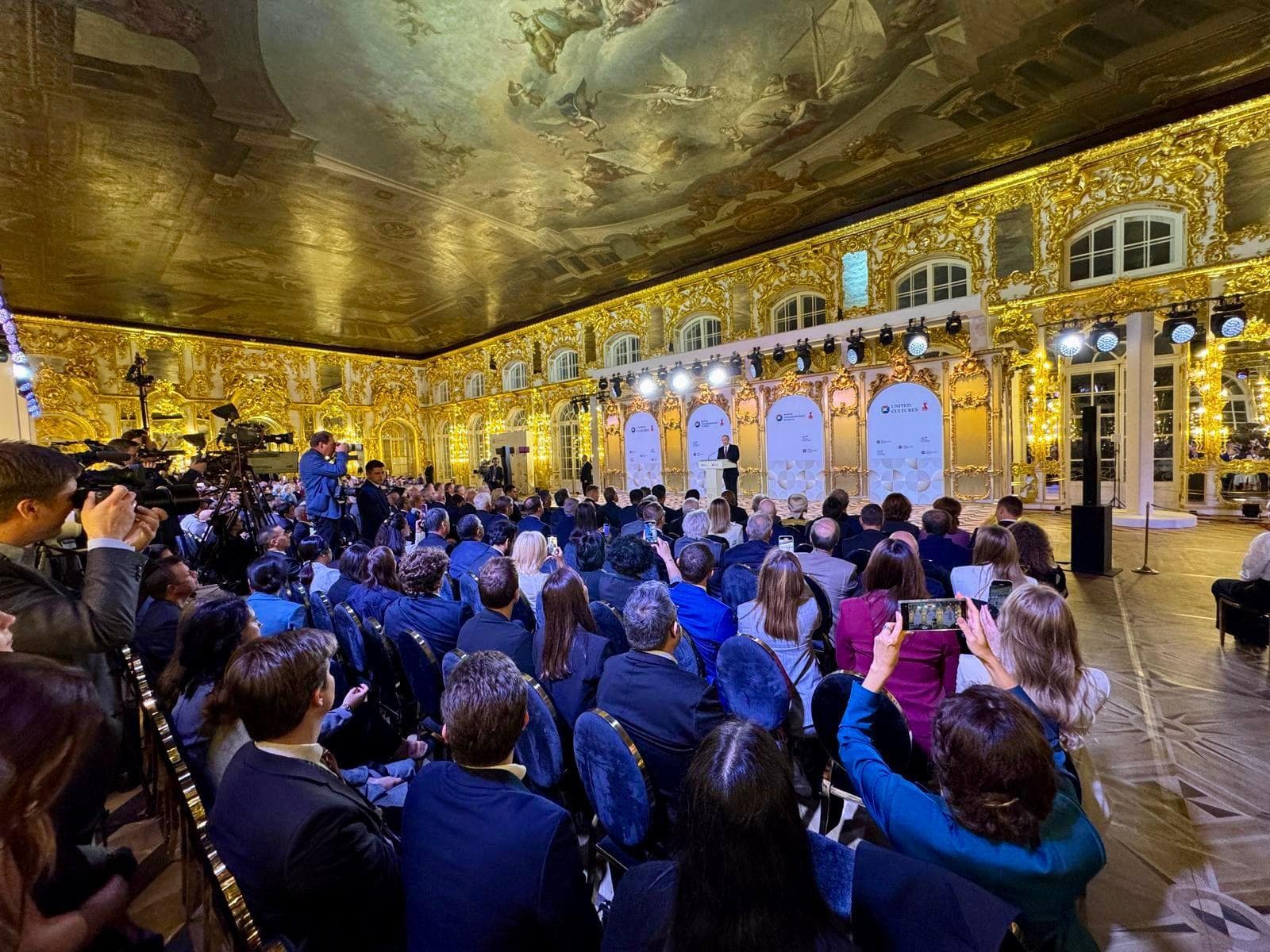 St. Petersburg Birleşmiş Kültürler Forumu’nun son gününde, Rusya Federasyonu Devlet Başkanı Sayın Vladimir Putin’in teşrifleriyle icra edilen Genel Kurul Toplantısı’na katıldık.