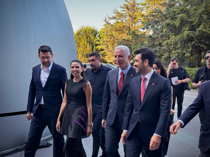 Bu yıl beşinci kez düzenlenen, bizlere çağımızı anlamak düşünmek ve yeniden yorumlamak için çok değerli bir fırsat sunan İstanbul Dijital Sanat Festivali’nin açılışına katıldık.