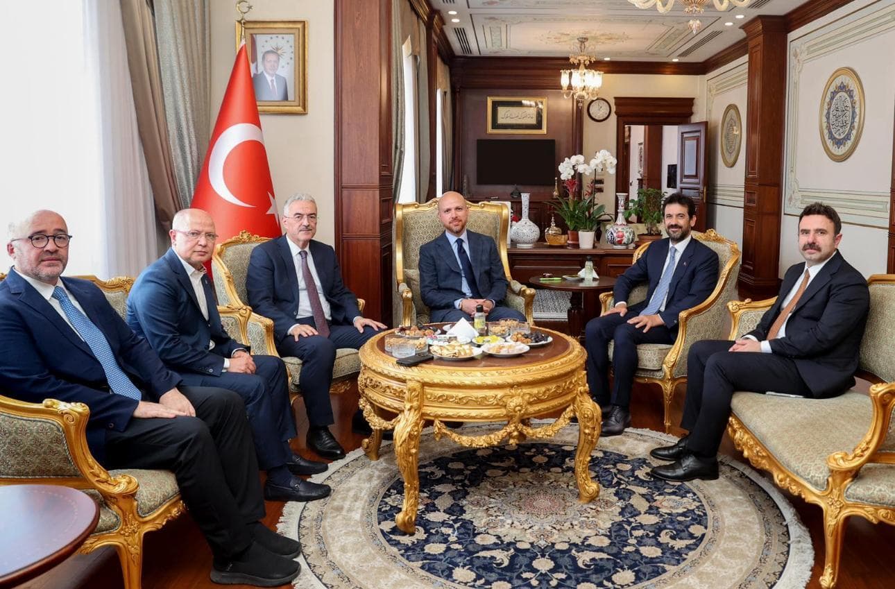 Bir dizi program vesilesiyle bulunduğumuz kadim şehir Bursa’da, İlim Yayma Vakfı Mütevelli Heyeti Başkanı Sayın Bilal Erdoğan ile birlikte Valimiz Sayın Erol Ayyıldız’ı ziyaret ettik.